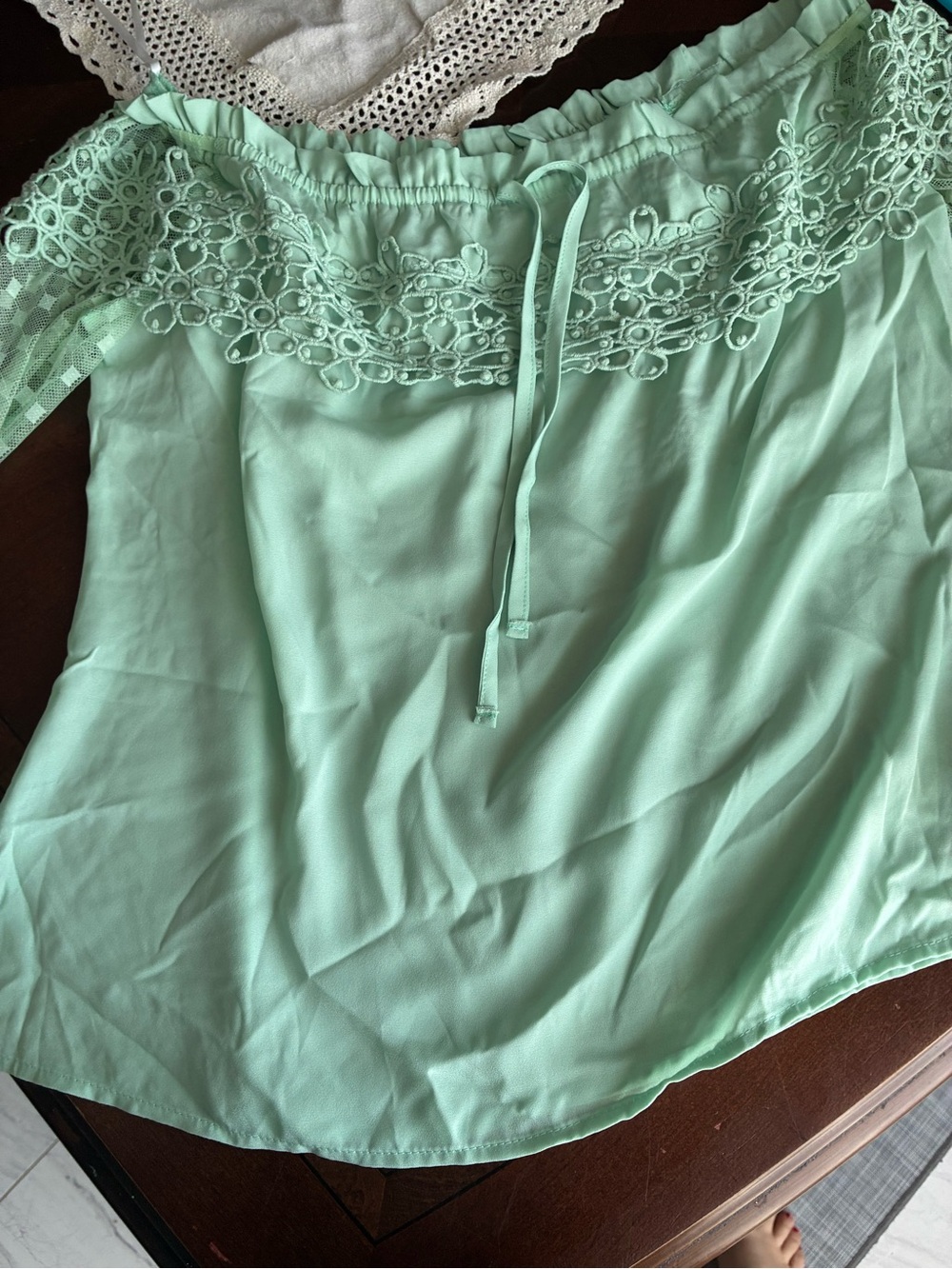 chic Mint Green Off-Shoulder Lace-Trim Camisole